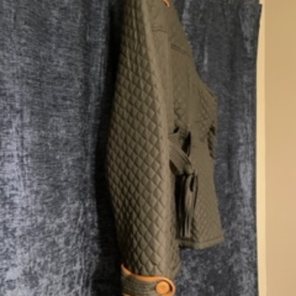 Black light weight jacket with brown accents - Picture 3 of 3